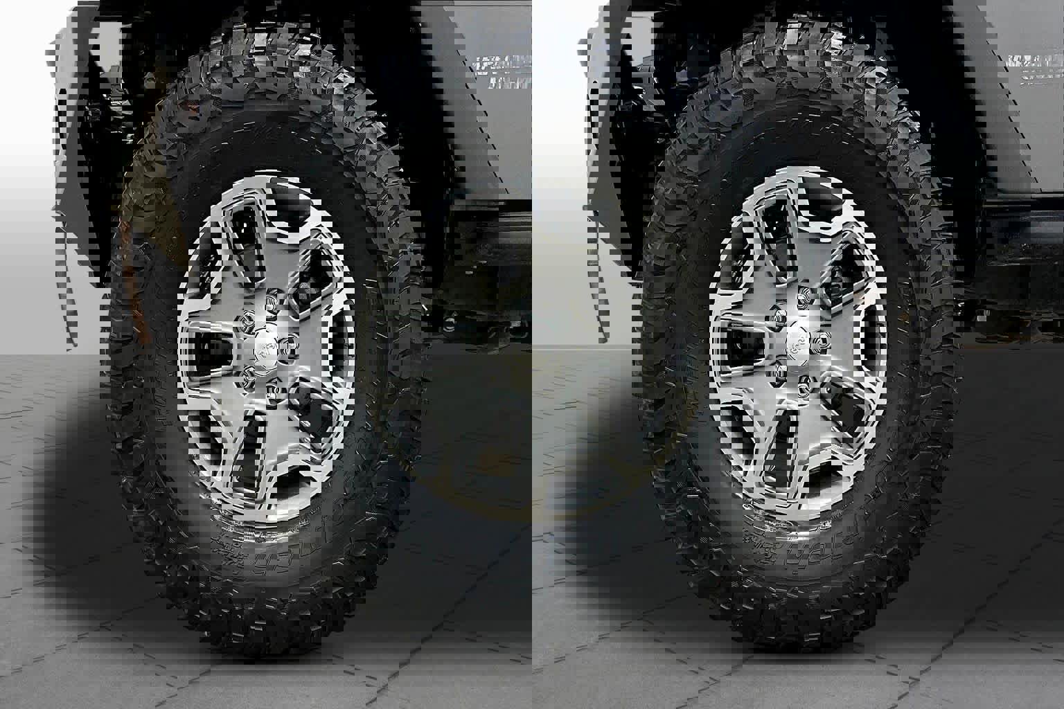 Used 2017 Jeep Wrangler Unlimited Rubicon w/ Connectivity Group image 11