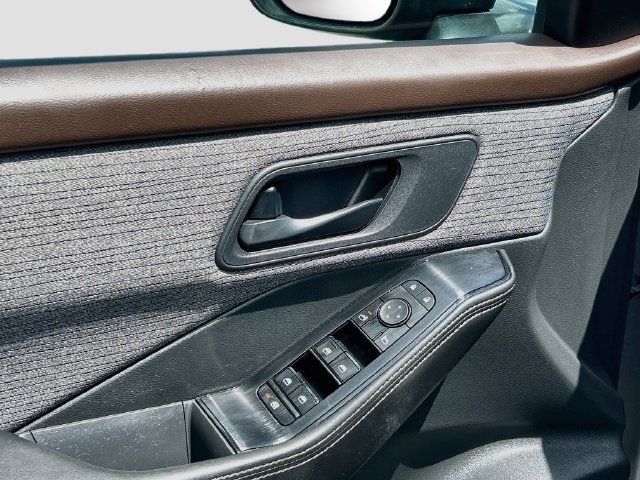 Used 2021 Nissan Rogue S FWD image 13