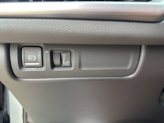 Used 2025 Cadillac XT4 Premium Luxury image 11