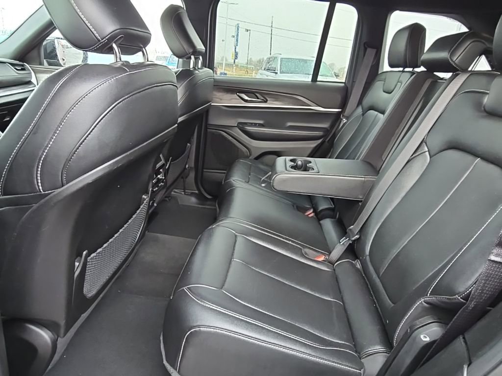 Used 2024 Jeep Grand Cherokee Limited AWD/4WD image 45