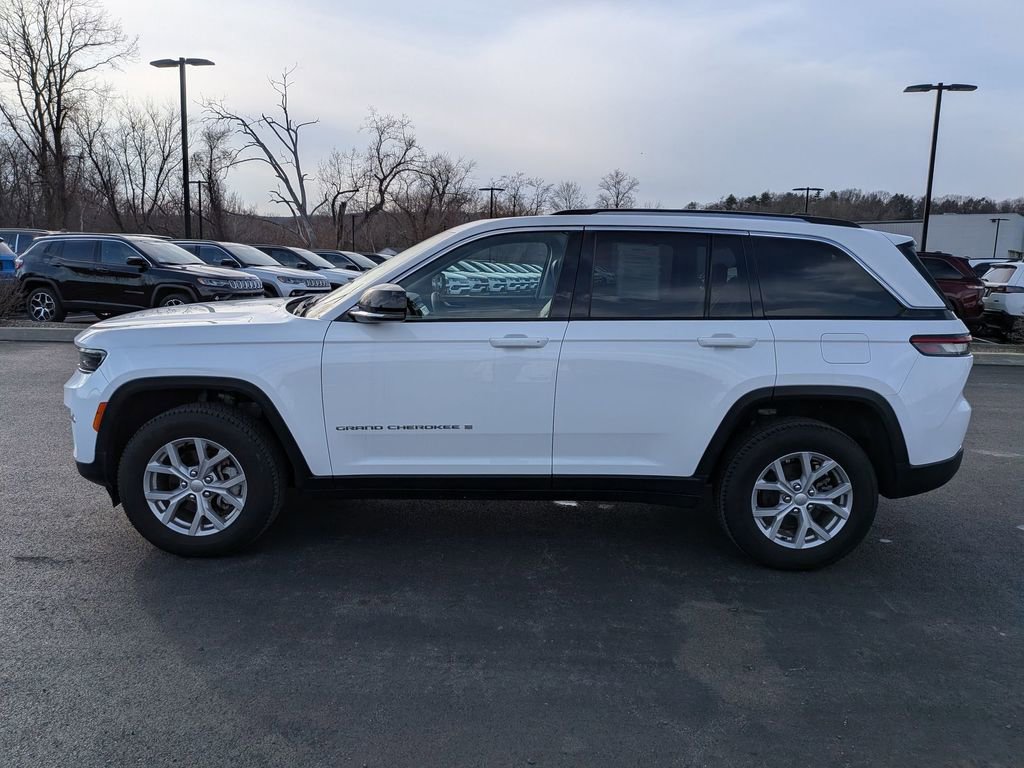Used 2024 Jeep Grand Cherokee Limited AWD/4WD image 7