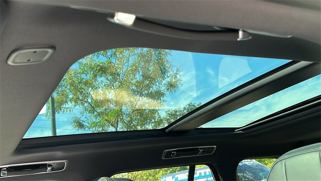 New 2025 Land Rover Range Rover SE image 12