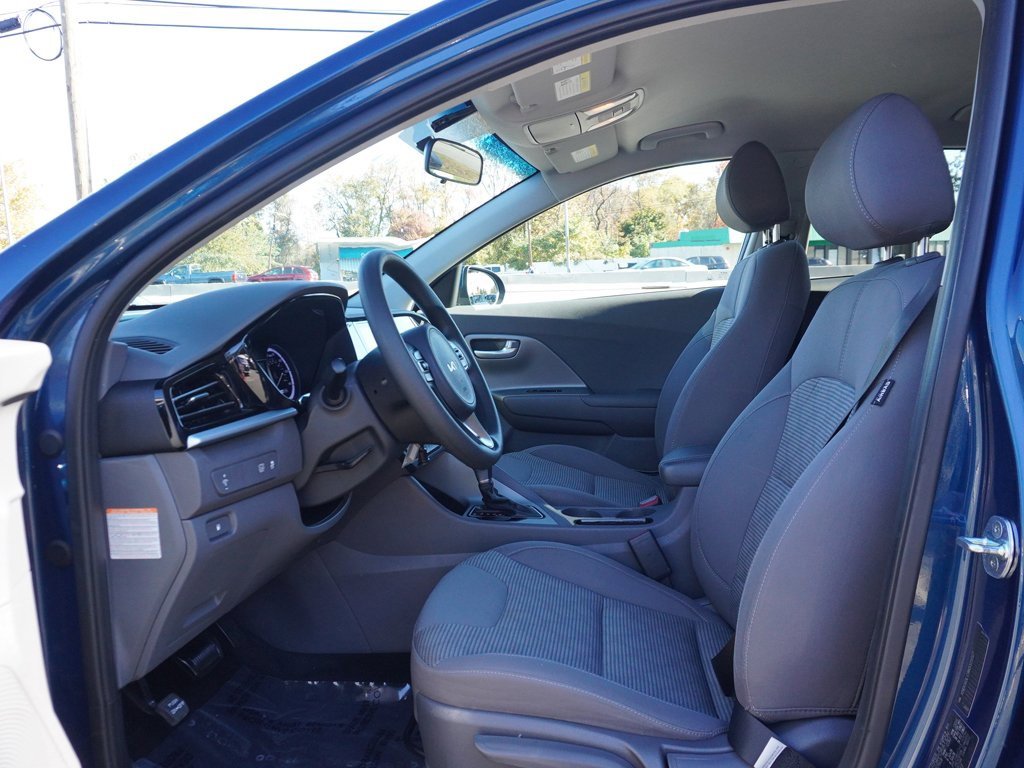 Used 2022 Kia Niro LX image 27