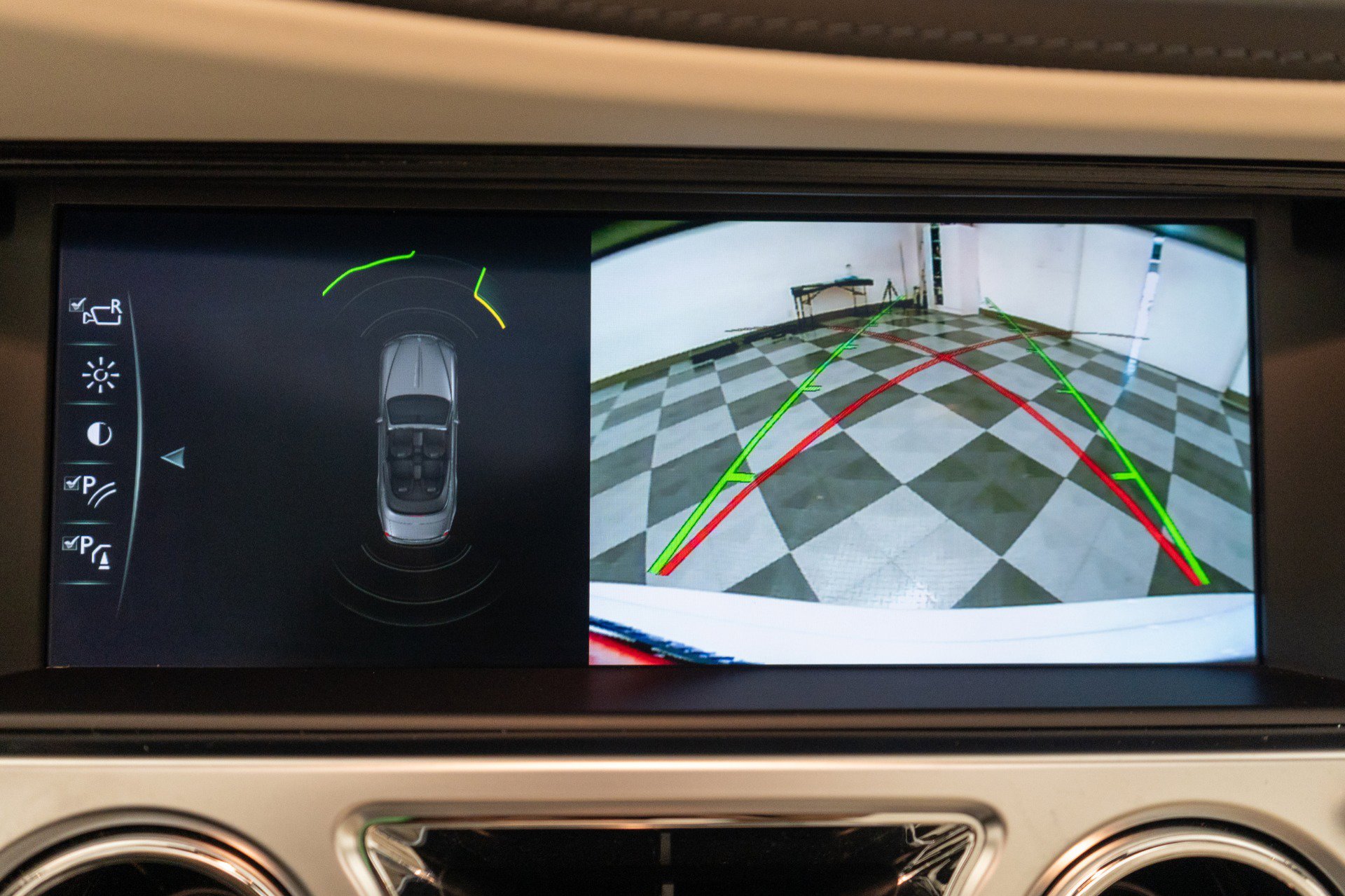 Used 2020 Rolls-Royce Dawn RWD image 38