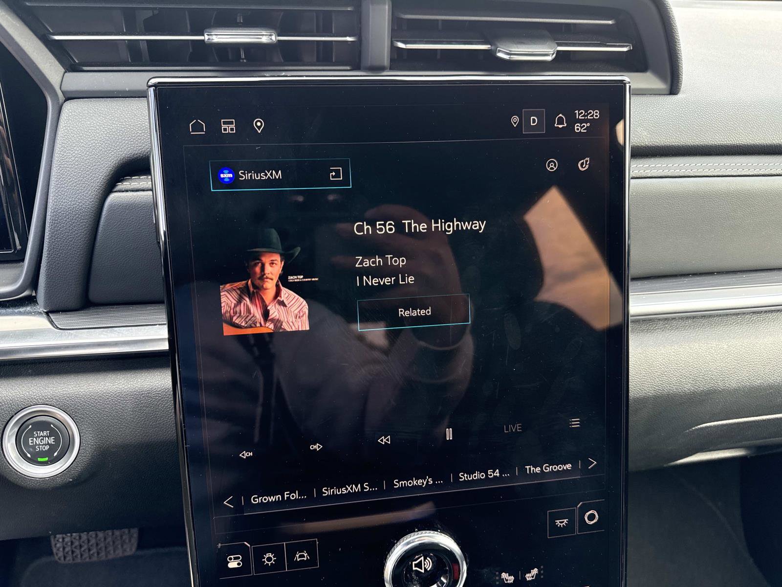 Used 2025 GMC Terrain Elevation image 22