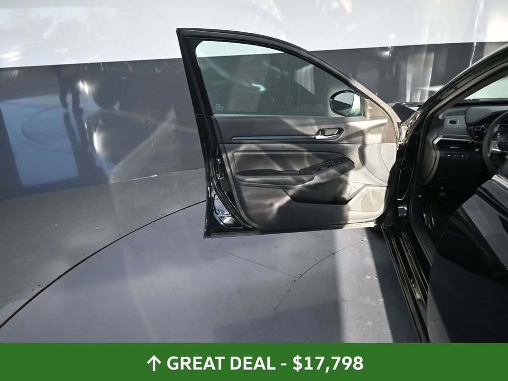 Used 2024 Nissan Altima 2.5 SV image 25