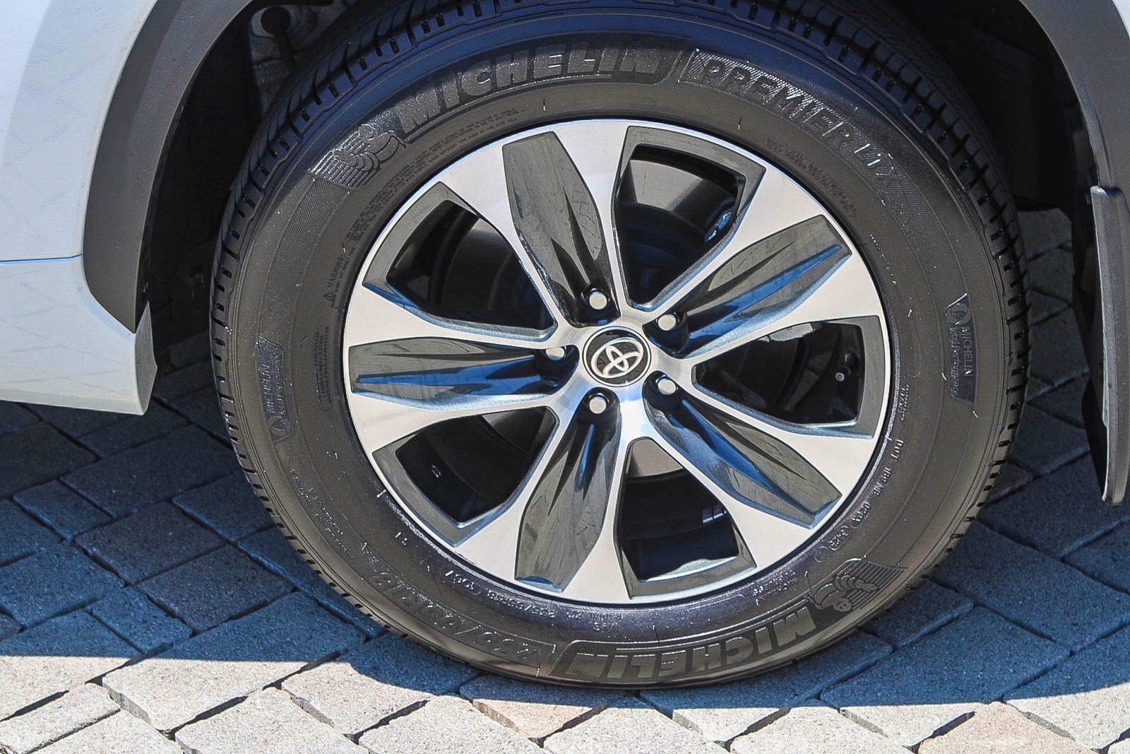 Certified 2026 Toyota Highlander XLE AWD/4WD image 12
