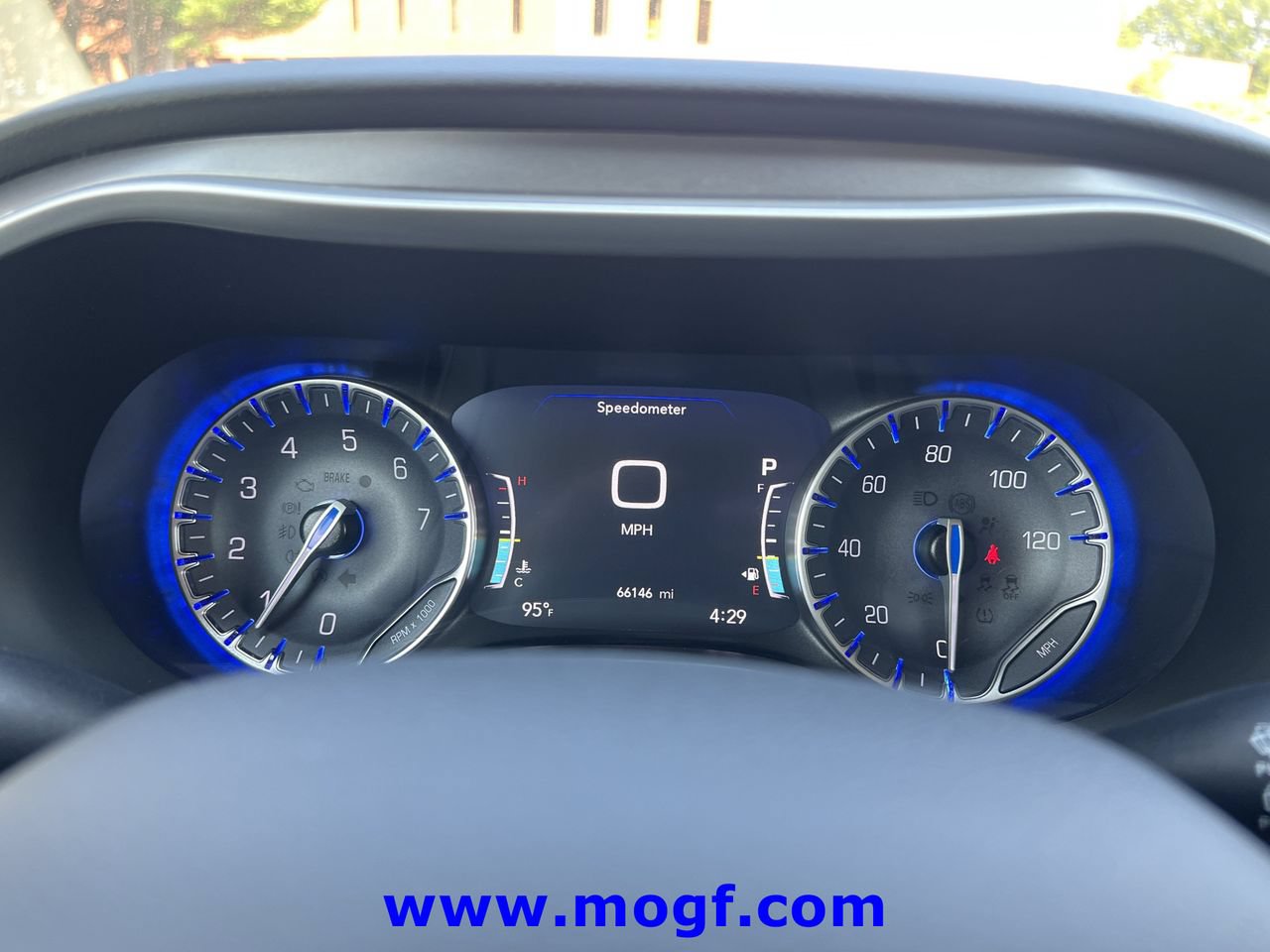Used 2024 Chrysler Pacifica Touring-L FWD image 15