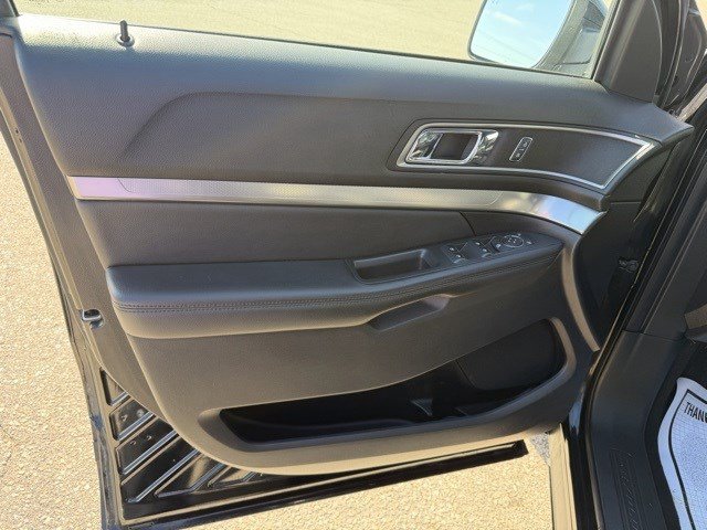 Used 2018 Ford Explorer XLT w/ Equipment Group 202A AWD/4WD image 11