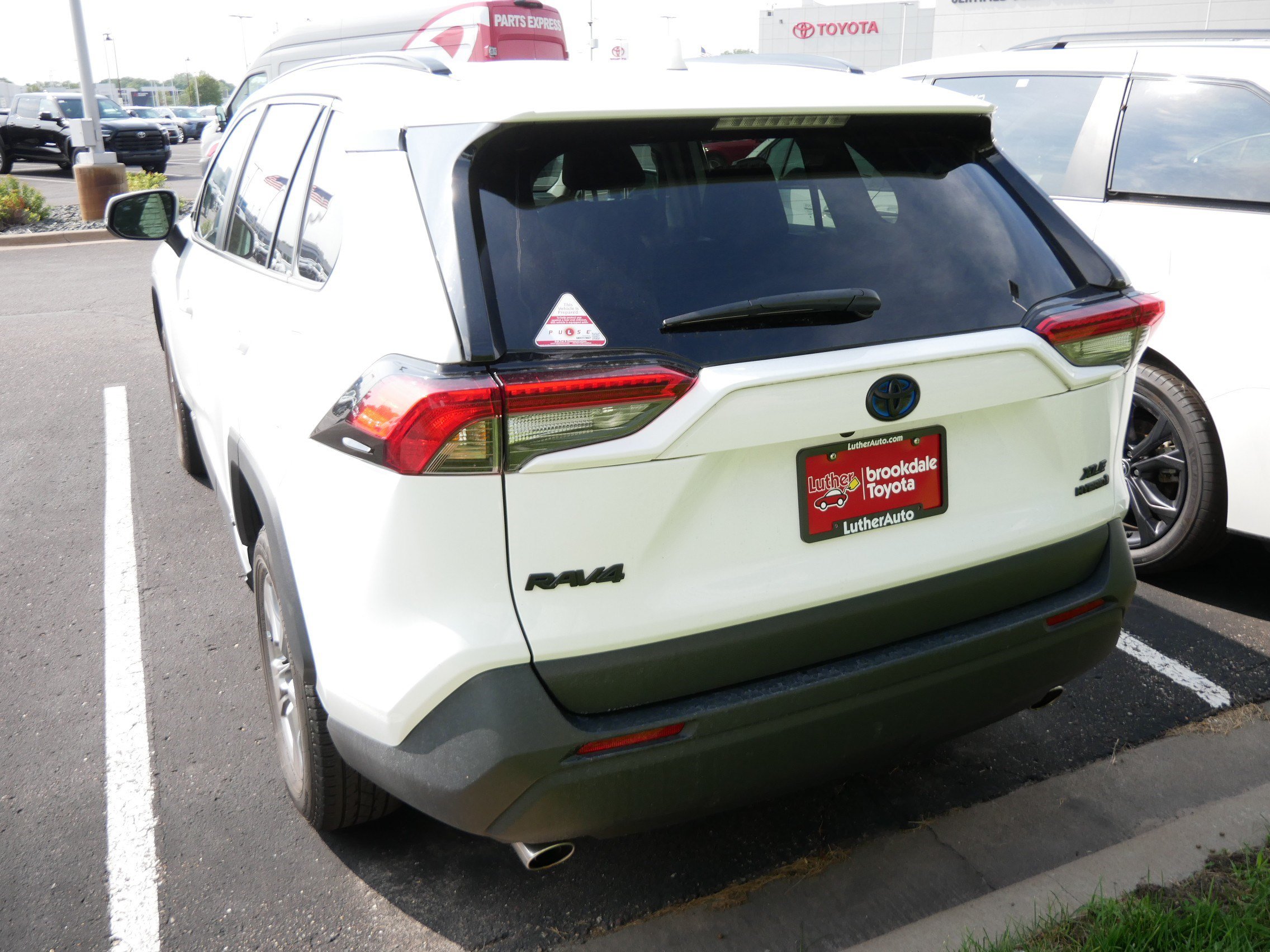 Used 2022 Toyota RAV4 XLE w/ Convenience Package AWD/4WD image 5