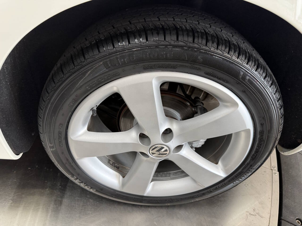 Used 2007 Volkswagen Beetle Triple White Edition FWD image 30