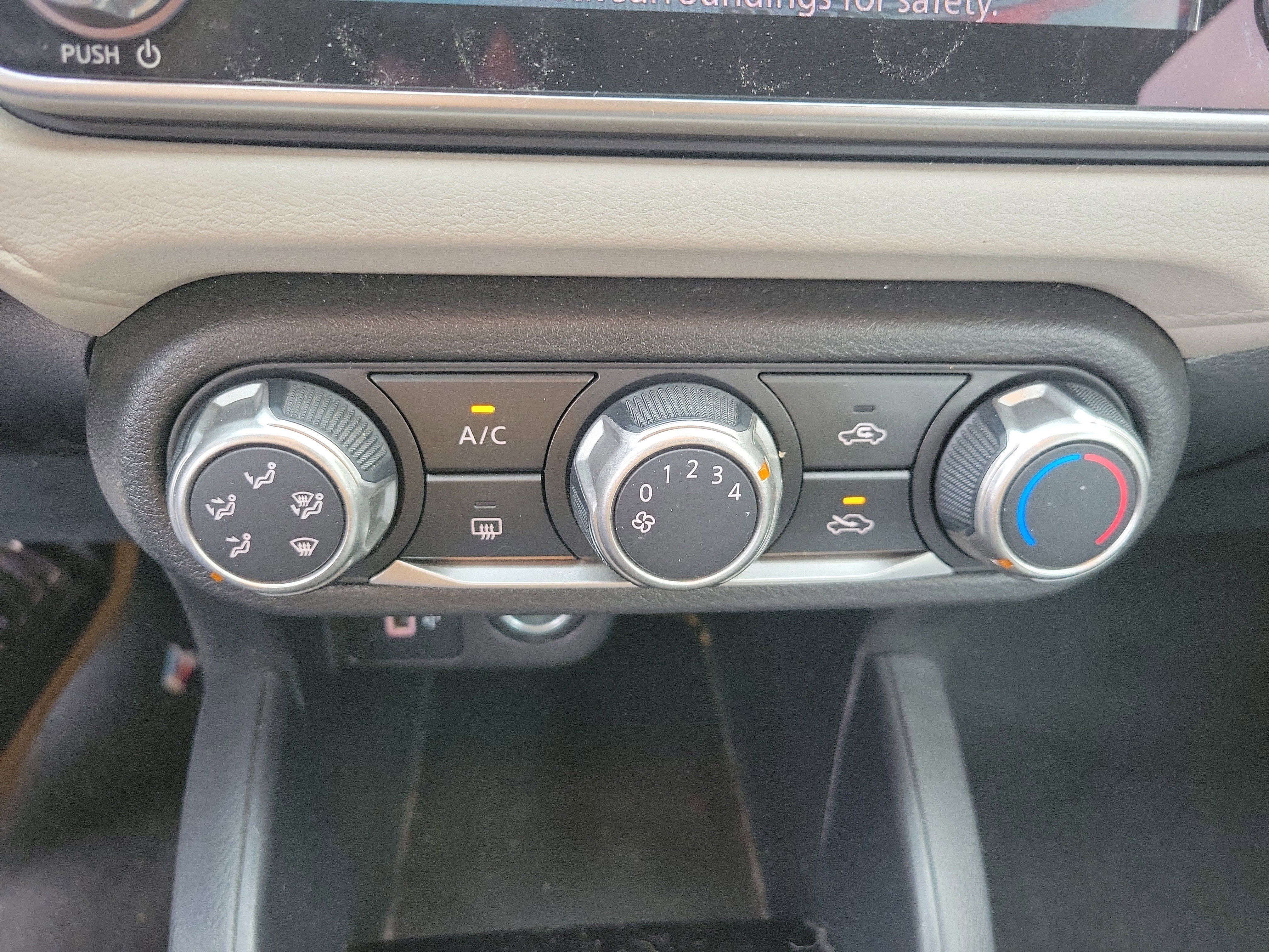 Used 2021 Nissan Versa SV image 17