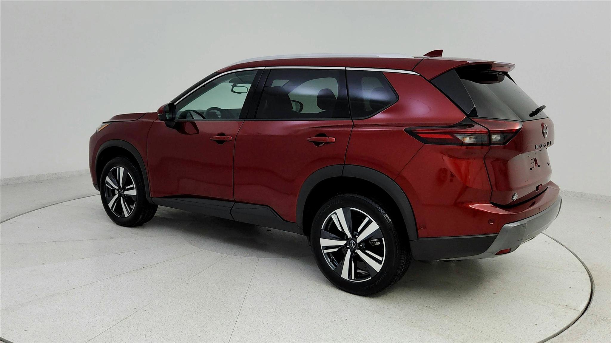Used 2024 Nissan Rogue SL w/ SL Premium Package FWD image 2