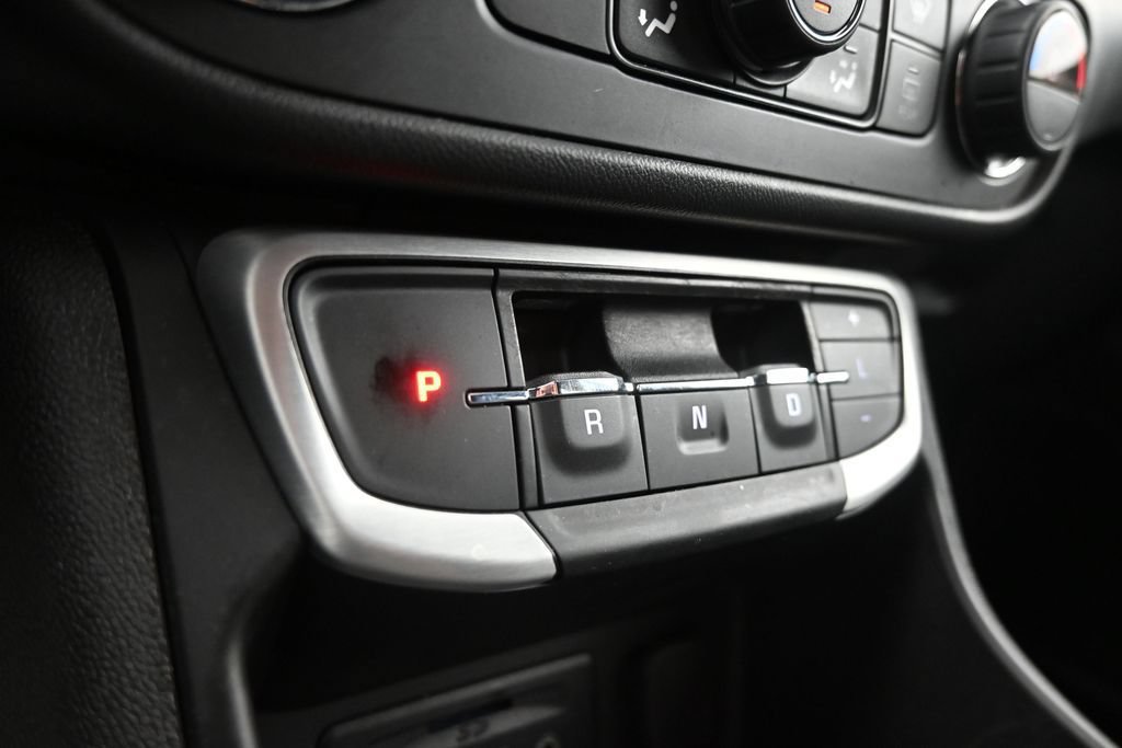 Used 2024 GMC Terrain SLT AWD/4WD image 22