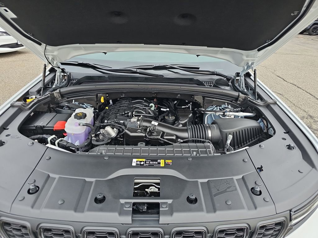 New 2025 Jeep Grand Cherokee Altitude image 24