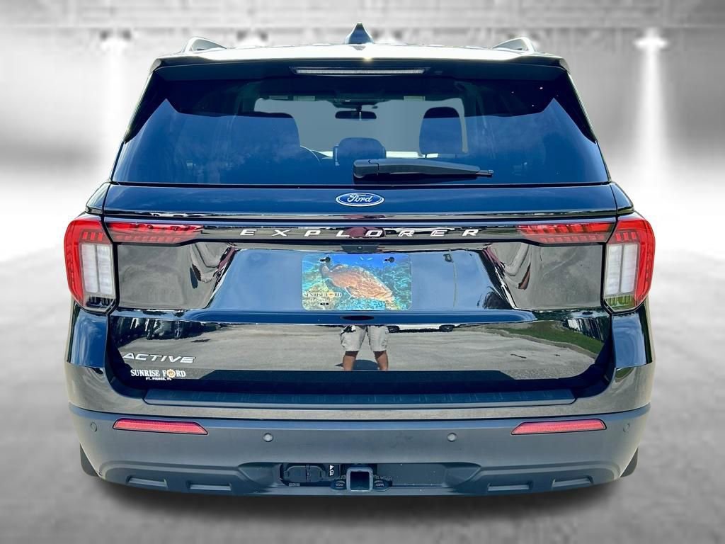 Used 2025 Ford Explorer Active RWD image 6