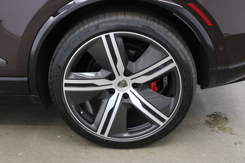 Used 2024 Porsche Macan Turbo Electric AWD/4WD image 16