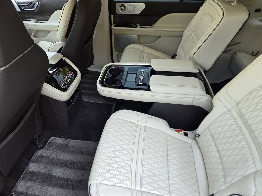 Used 2020 Lincoln Navigator Black Label w/ Cargo Convenience Package image 37