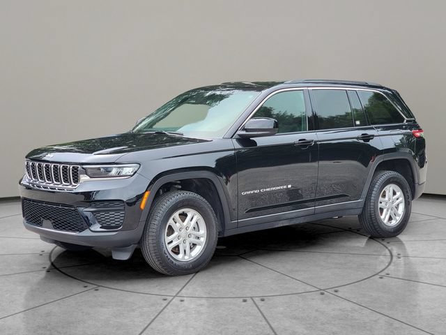 Certified 2024 Jeep Grand Cherokee Laredo w/ Luxury Tech Group I AWD/4WD image 3
