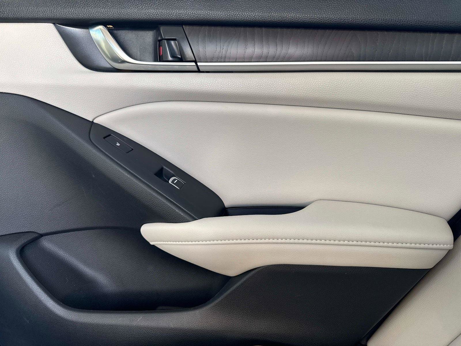 Used 2022 Honda Accord Touring image 15