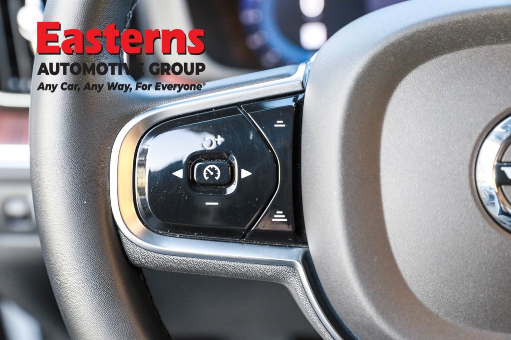 Used 2023 Volvo XC60 B5 Plus image 14