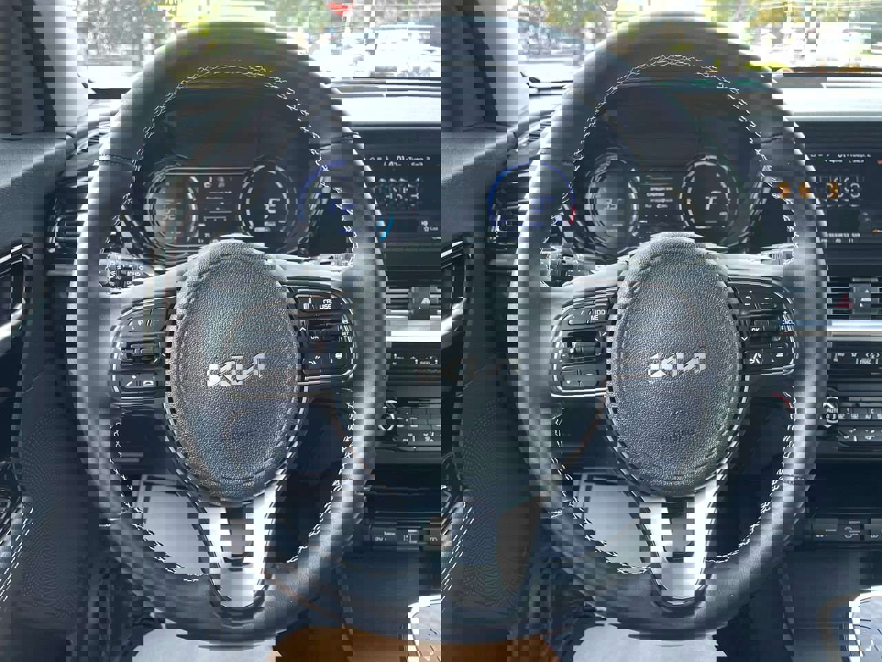 Used 2022 Kia Niro EX w/ Cold Weather Package image 17