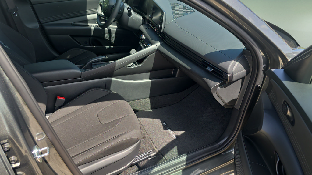 New 2026 Hyundai Elantra Sport FWD image 12