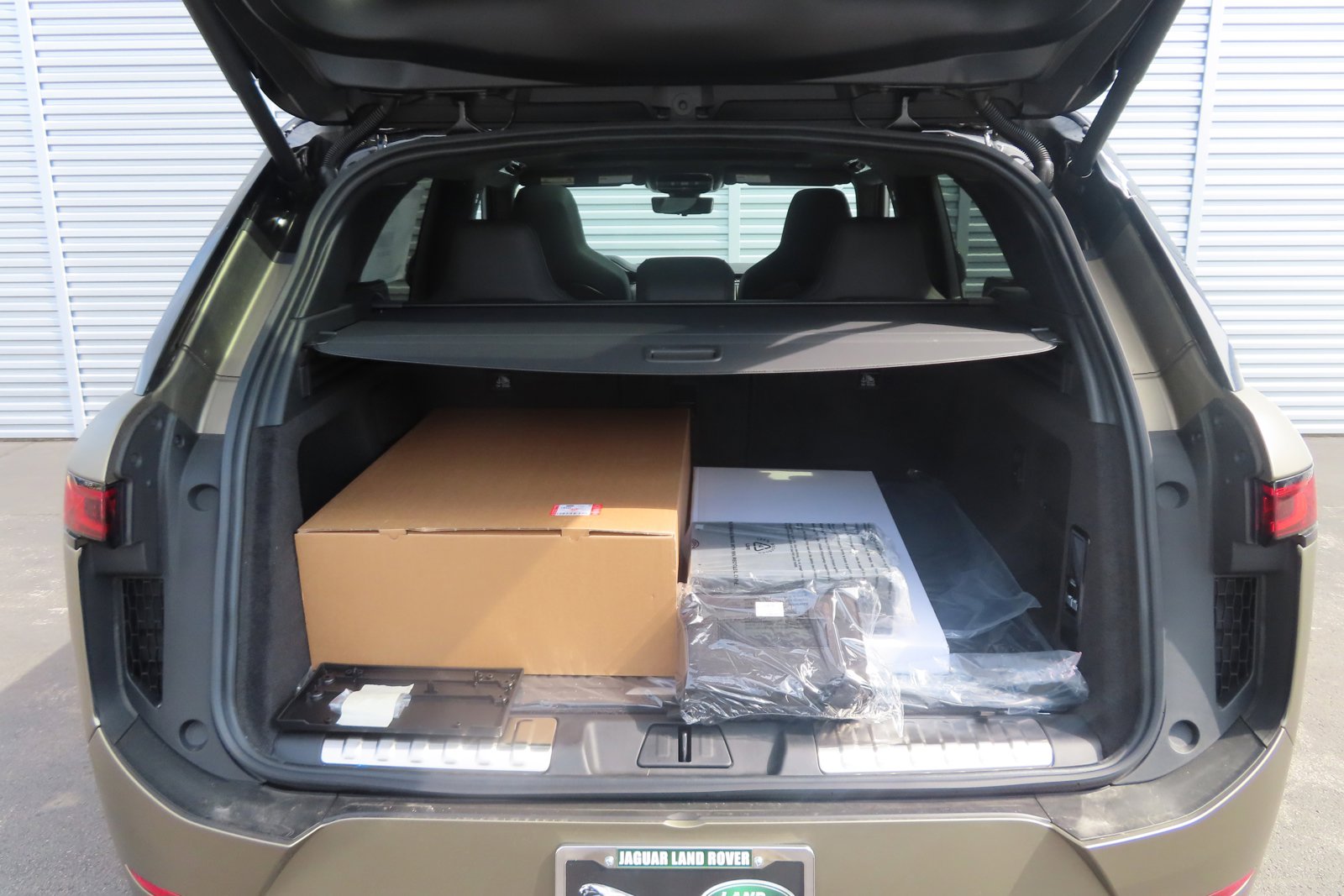 New 2024 Land Rover Range Rover Sport SV Edition One Carbon Bronze image 23