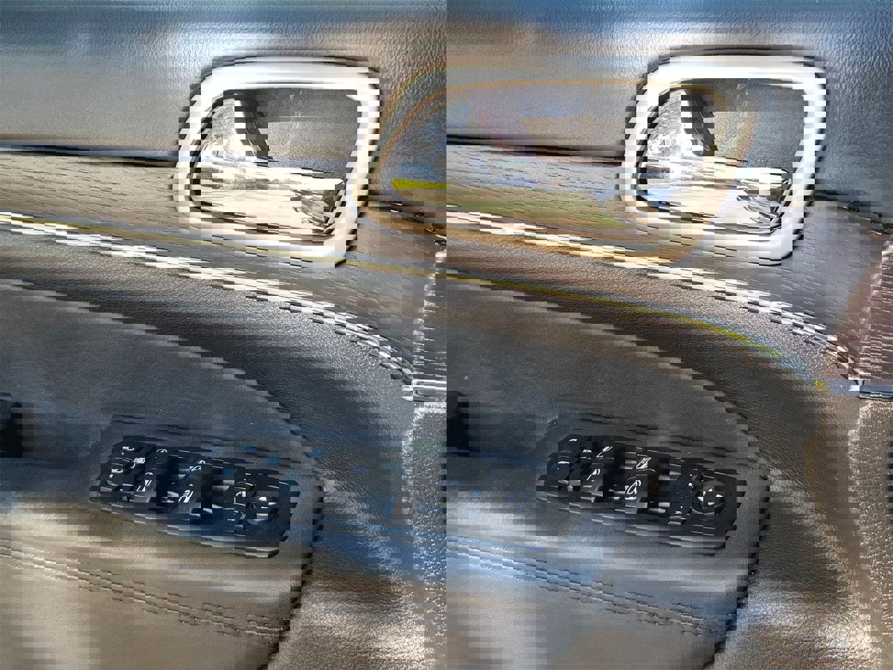 Used 2015 Jeep Grand Cherokee Summit image 8