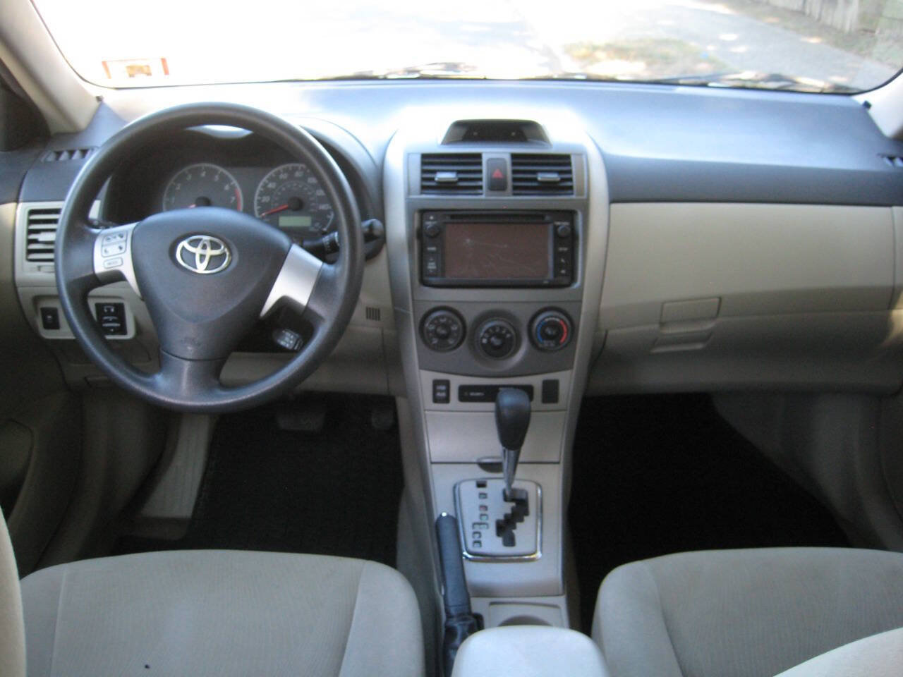 Used 2013 Toyota Corolla LE FWD image 15
