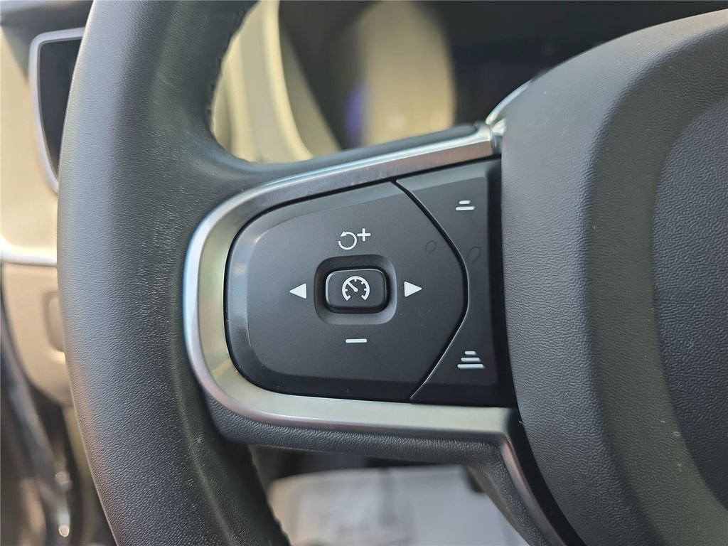 Used 2023 Volvo XC60 B5 Core w/ Climate Package FWD image 22