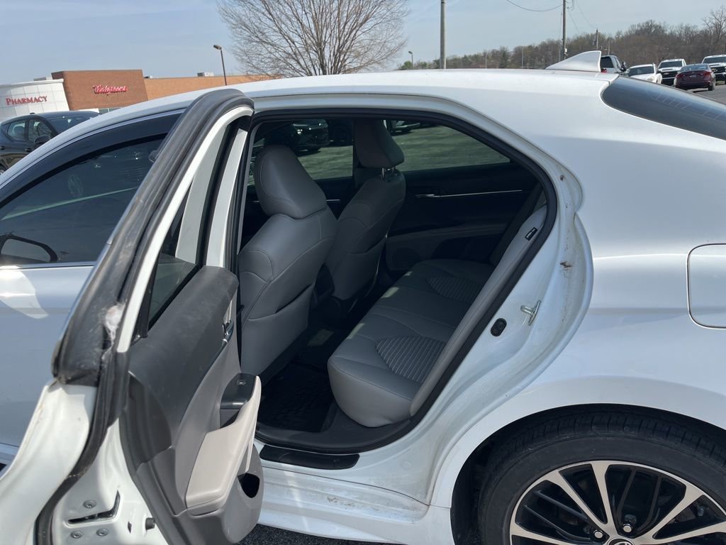 Used 2020 Toyota Camry SE w/ Convenience Package image 10