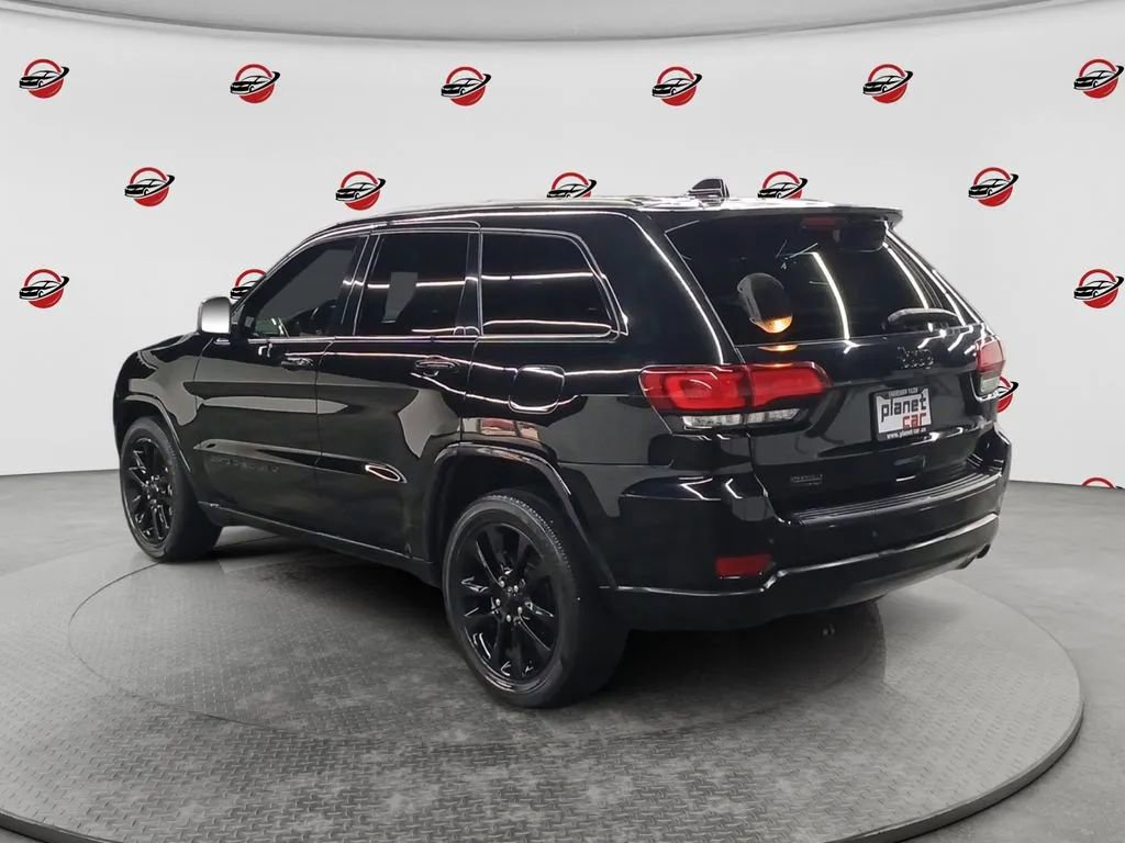 Used 2022 Jeep Grand Cherokee Laredo X RWD image 3