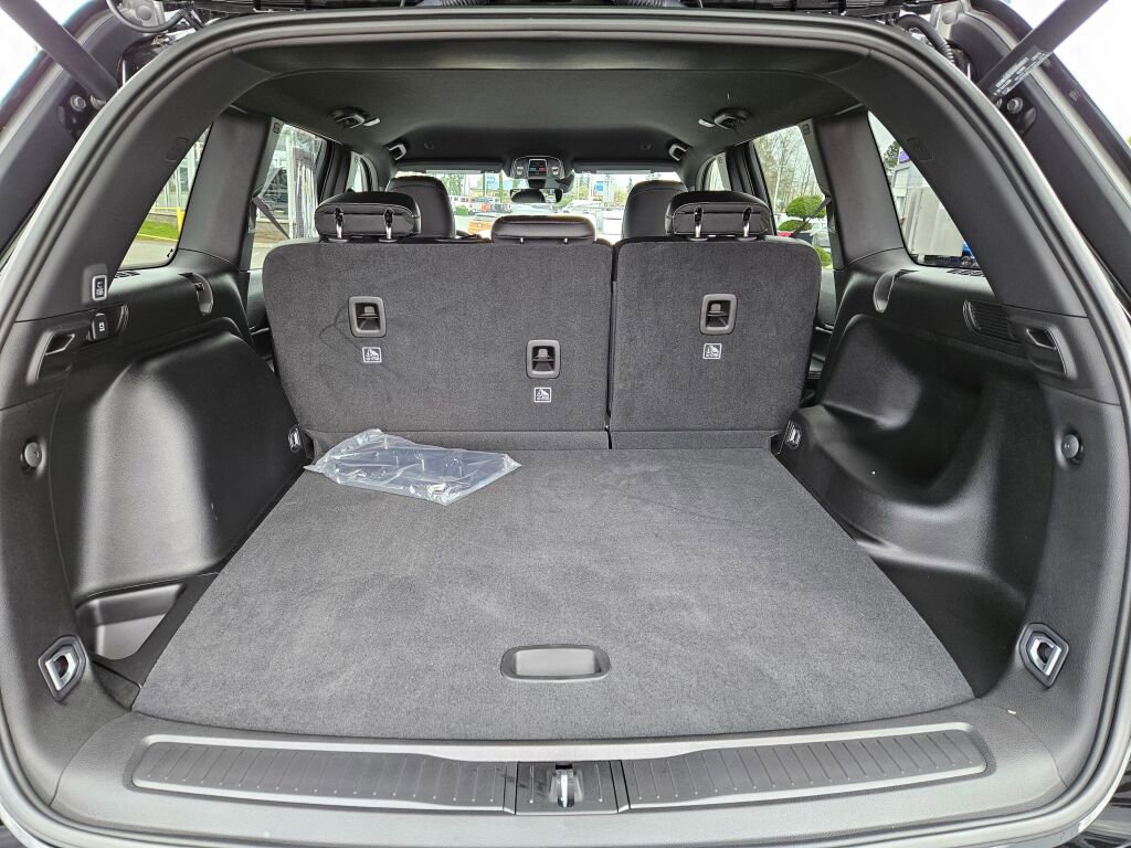 Used 2025 Jeep Grand Cherokee Altitude AWD/4WD image 9