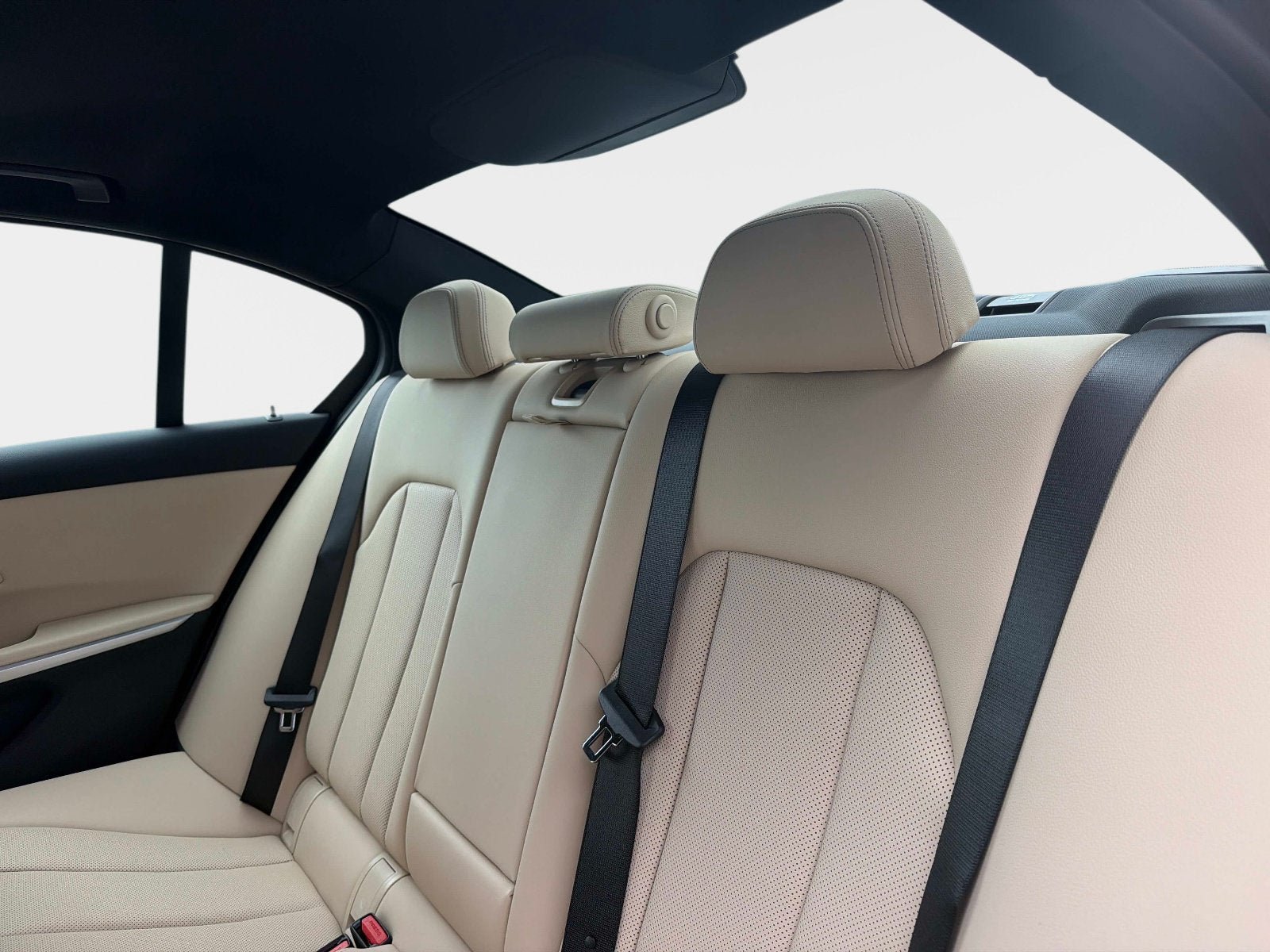 New 2026 BMW 330i Sedan w/ Convenience Package RWD image 14