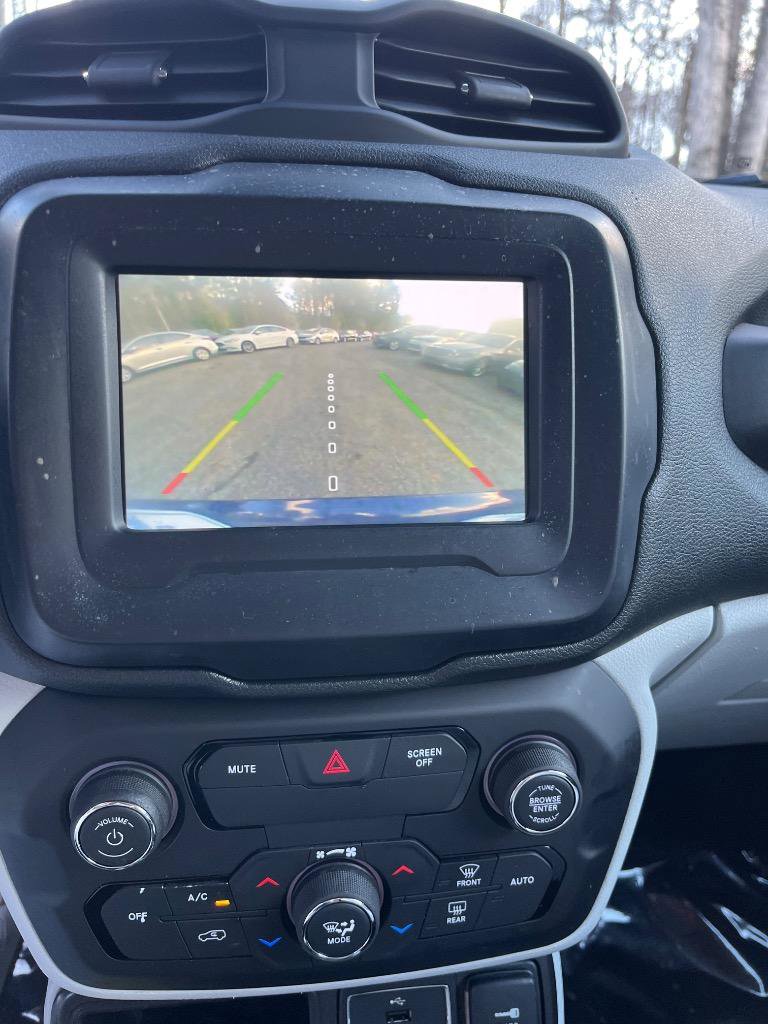 Used 2019 Jeep Renegade Latitude w/ Popular Equipment Group FWD image 21