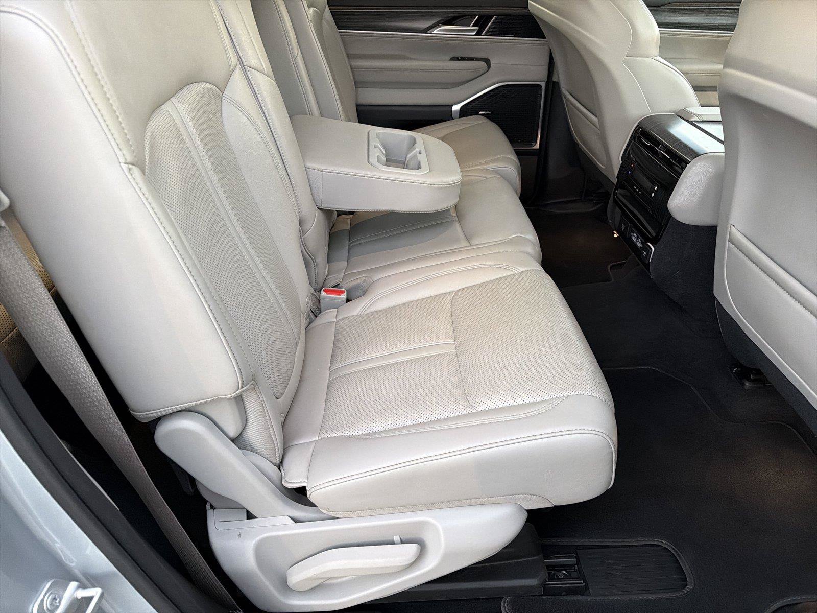 Used 2024 Jeep Wagoneer Series II w/ Flexible Seating Group RWD image 15