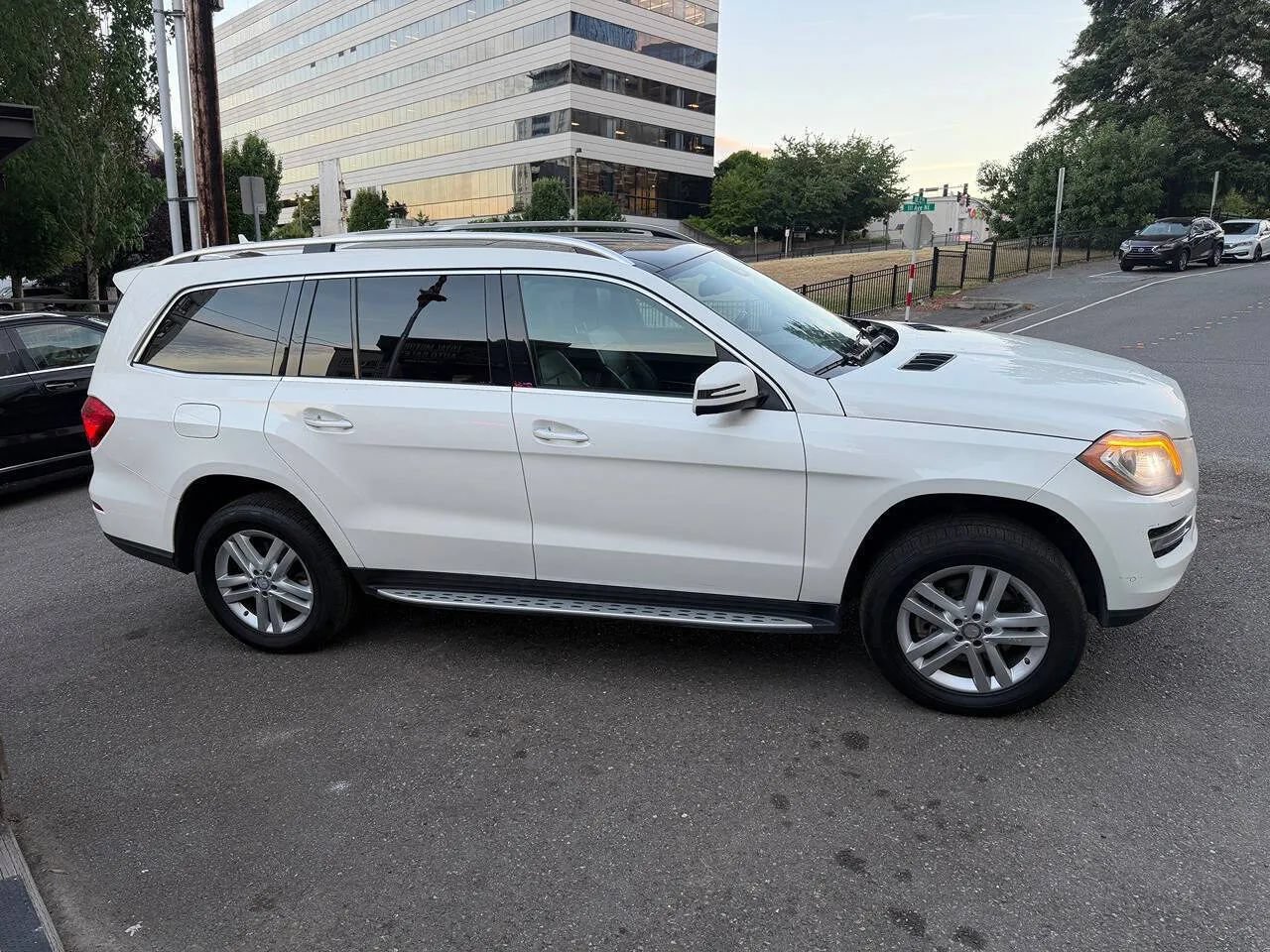 Used 2014 Mercedes-Benz GL 350 BlueTEC 4MATIC image 9