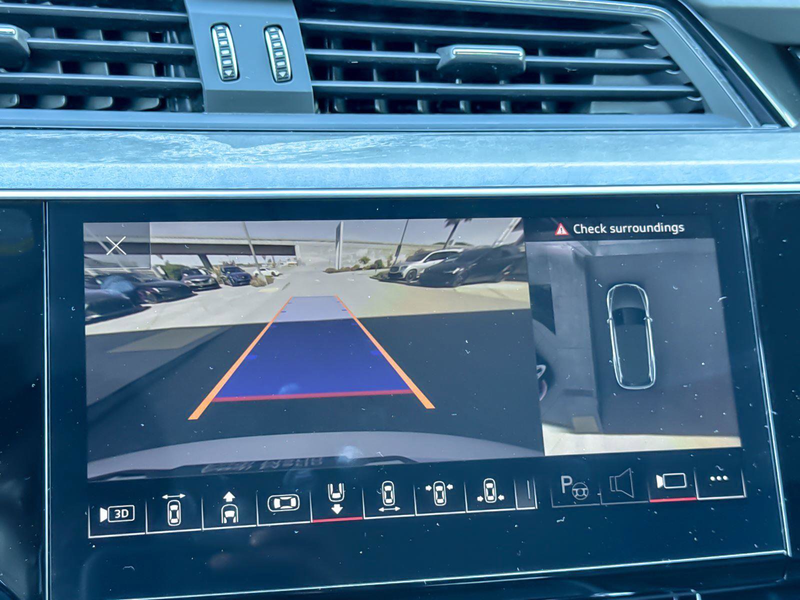 Used 2024 Audi Q8 e-tron Prestige w/ Prestige Package image 19