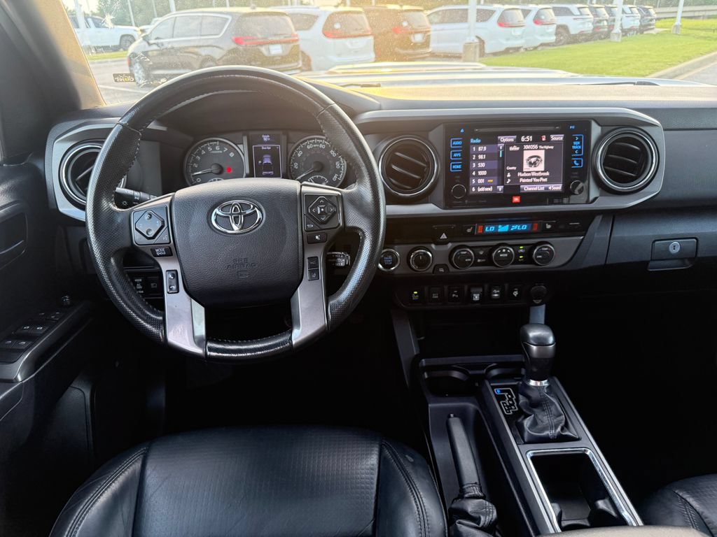 Used 2019 Toyota Tacoma TRD Sport w/ TRD Premium Sport Package AWD/4WD image 8