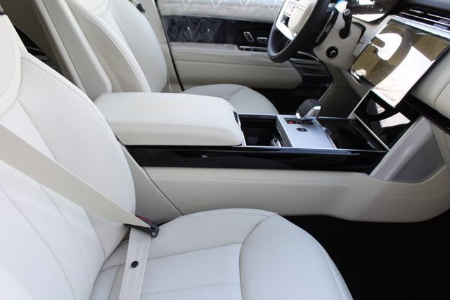 New 2026 Land Rover Range Rover Long Wheelbase SE image 3