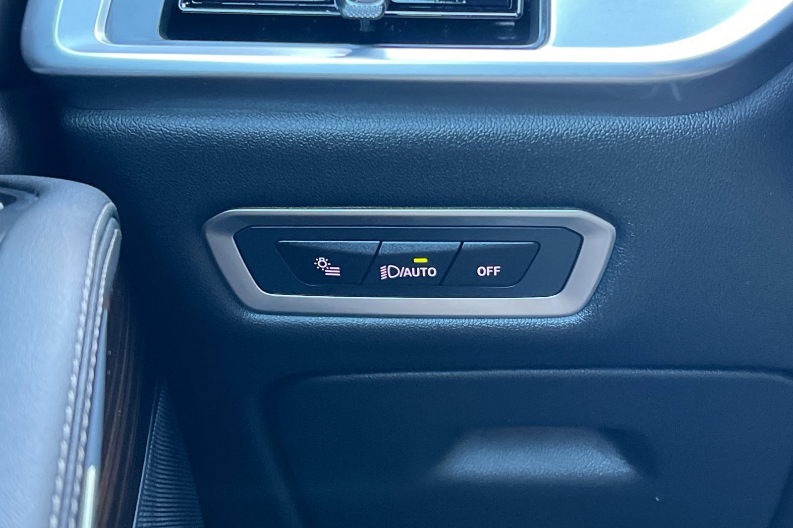 Used 2025 BMW X7 xDrive40i w/ Climate Comfort Package image 42