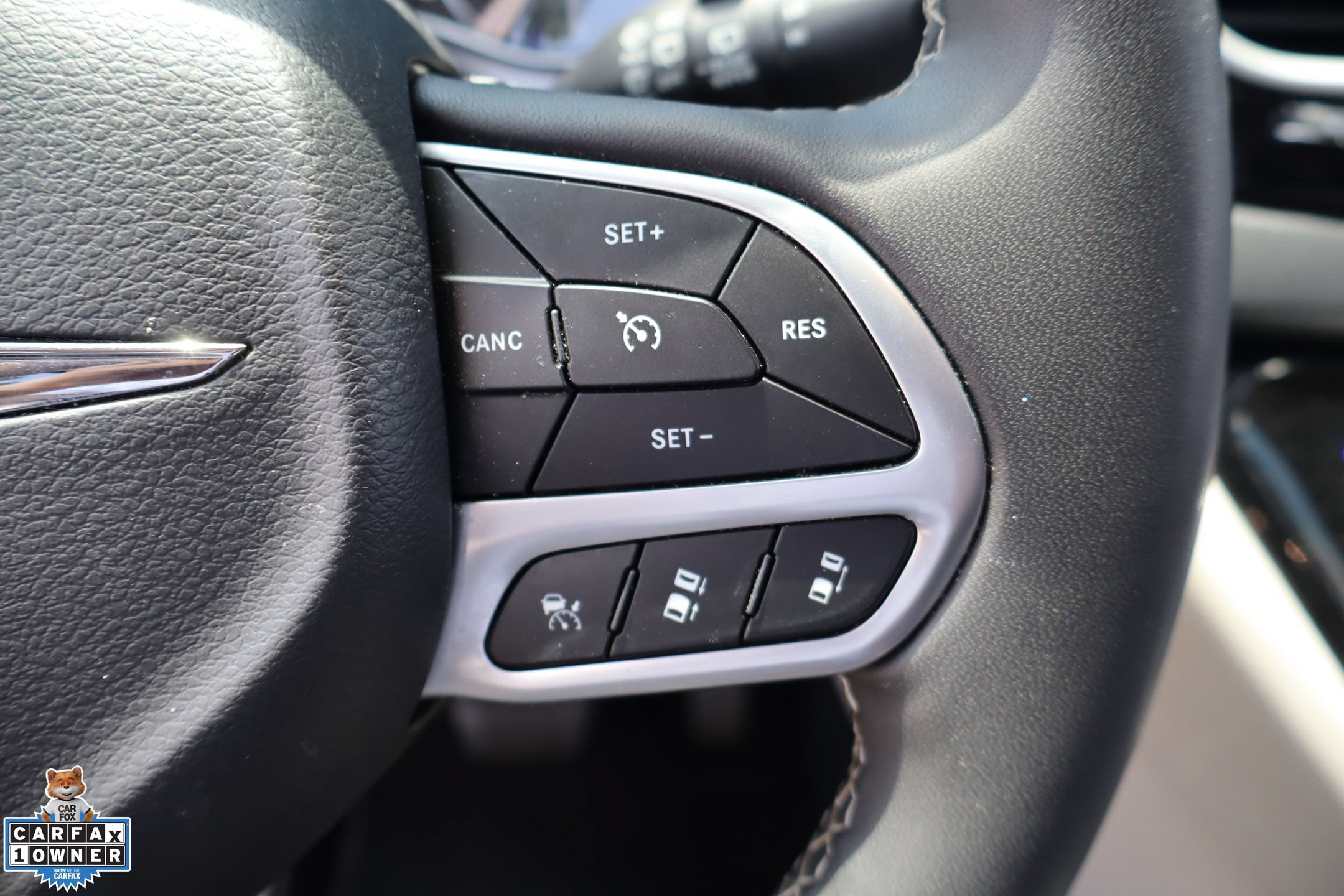 Used 2023 Chrysler Pacifica Touring-L FWD image 17