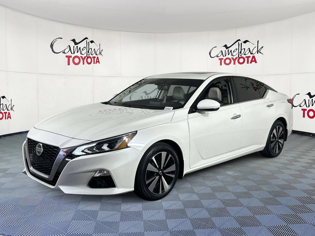Used 2020 Nissan Altima 2.5 SV FWD image 2