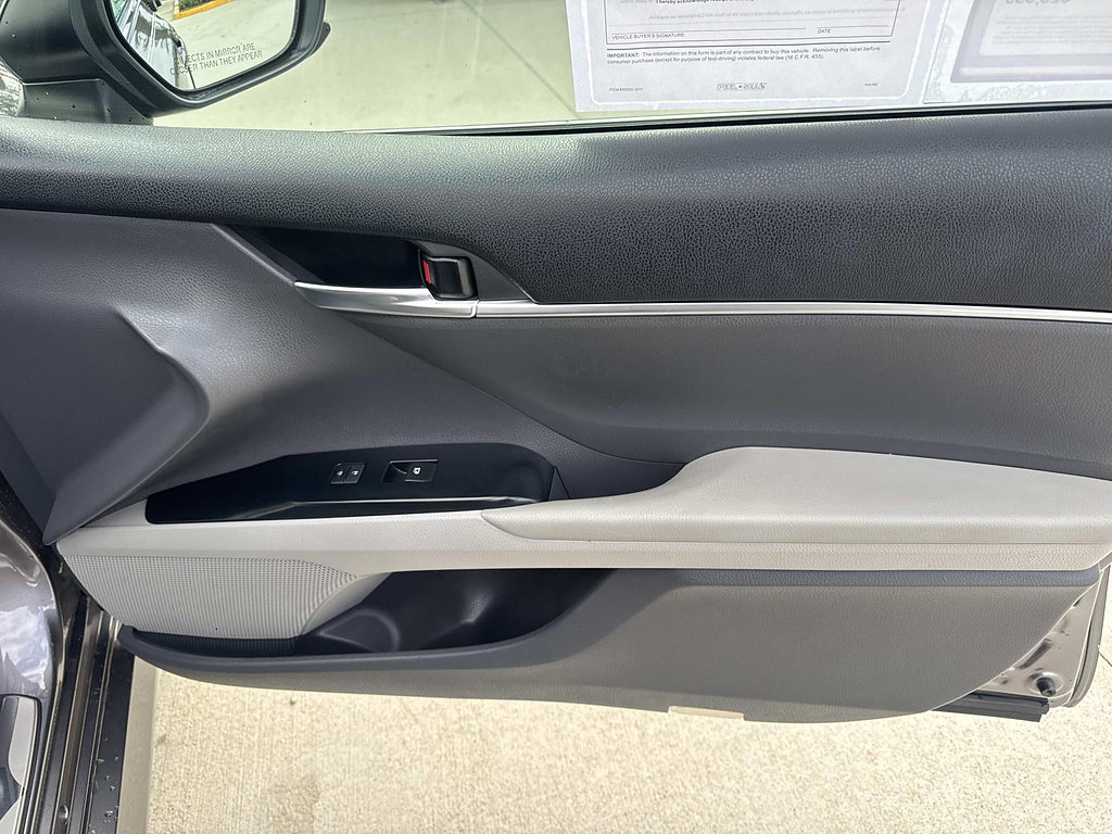 Used 2018 Toyota Camry LE FWD image 19