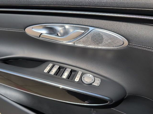 Used 2023 Genesis GV70 2.5T AWD/4WD image 16