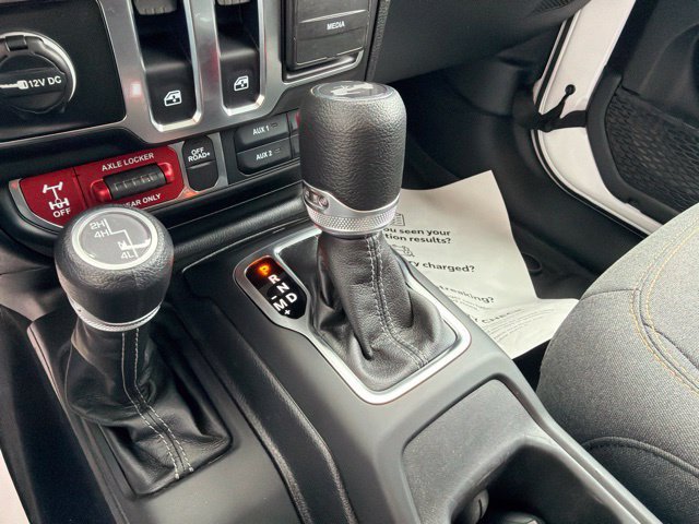 Used 2025 Jeep Wrangler Sport AWD/4WD image 17