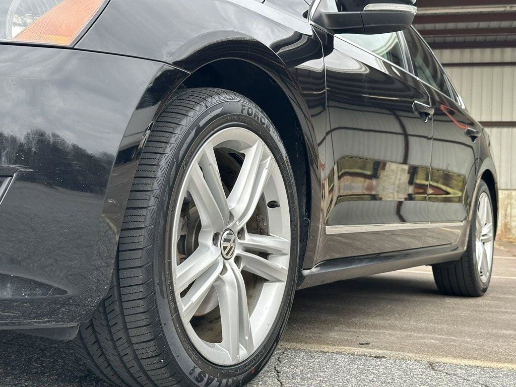 Used 2015 Volkswagen Passat 1.8T SEL Premium FWD image 13