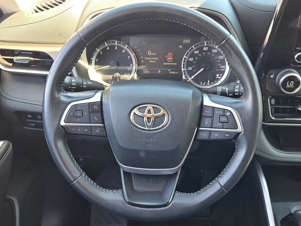 Used 2023 Toyota Highlander XLE FWD image 14