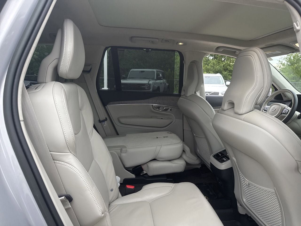 Certified 2023 Volvo XC90 B6 Ultimate w/ Lounge Package AWD/4WD image 14